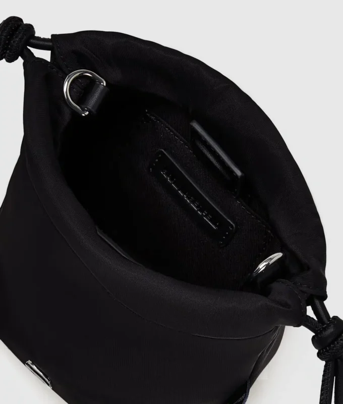 Ikon liten hinkväska i nylon Ikon liten hinkväska i nylon