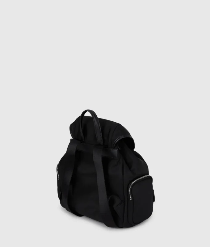 Ikon liten ryggsäck i nylon med lock Ikon liten ryggsäck i nylon med lock