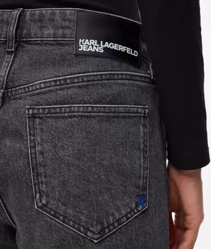 Jeans med hög midja och rak passform Jeans med hög midja och rak passform