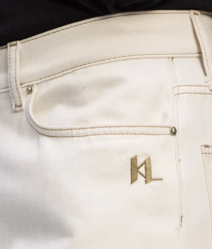 JEANS MED KONTRASTERANDE SÖMMAR