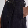JEANS MED KONTRASTERANDE SÖMMAR OCH VID BEN JEANS MED KONTRASTERANDE SÖMMAR OCH VID BEN