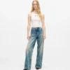 Jeans med medelhög midja och avslappnad passform Jeans med medelhög midja och avslappnad passform