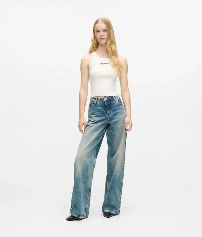 Jeans med medelhög midja och avslappnad passform Jeans med medelhög midja och avslappnad passform