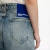 Jeans med medelhög midja och avslappnad passform Jeans med medelhög midja och avslappnad passform