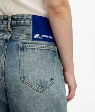 Jeans med medelhög midja och avslappnad passform Jeans med medelhög midja och avslappnad passform