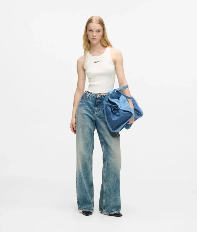 Jeans med medelhög midja och avslappnad passform Jeans med medelhög midja och avslappnad passform