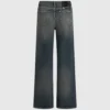 Jeans med medelhög midja och avslappnad passform