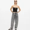 Jeans med medelhög midja och raka ben Jeans med medelhög midja och raka ben