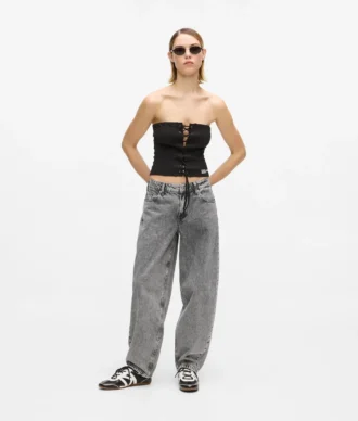 Jeans med medelhög midja och raka ben Jeans med medelhög midja och raka ben