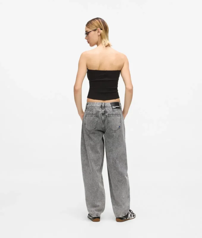 Jeans med medelhög midja och raka ben Jeans med medelhög midja och raka ben
