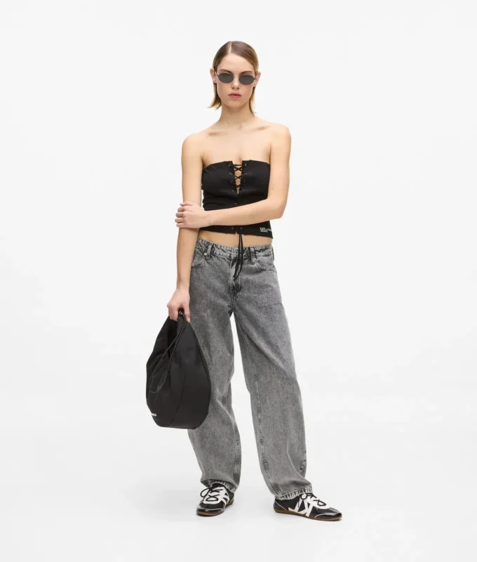 Jeans med medelhög midja och raka ben Jeans med medelhög midja och raka ben