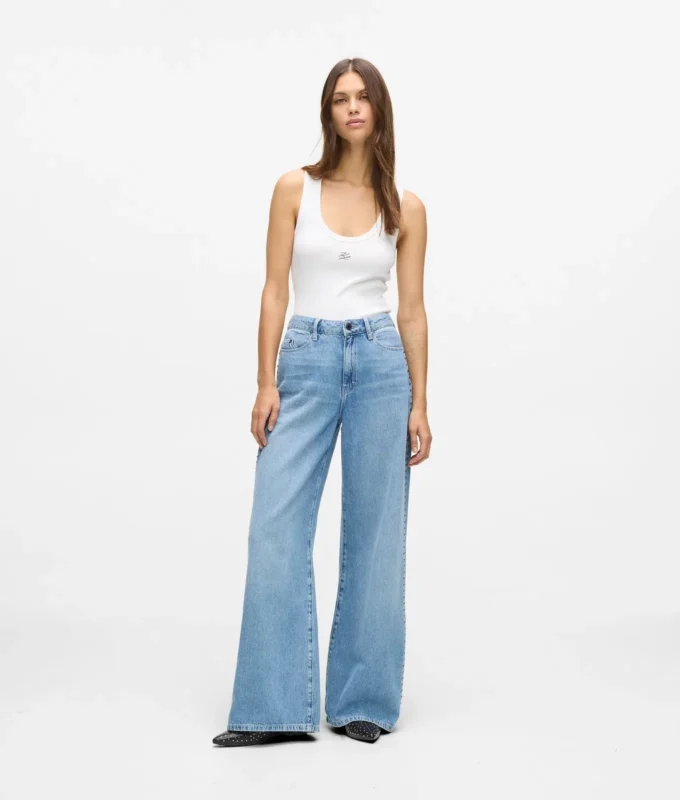 Jeans med nitar Jeans med nitar