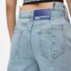 Jeans med sömmar, medellång midja och avslappnad passform Jeans med sömmar, medellång midja och avslappnad passform