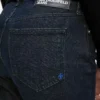 Jeans med splittad fåll