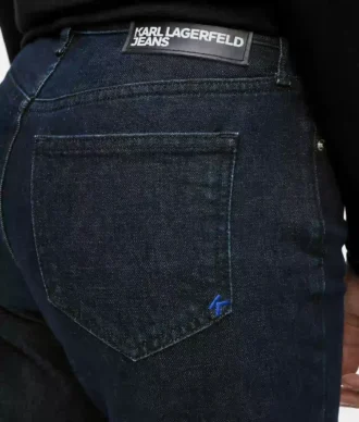 Jeans med splittad fåll
