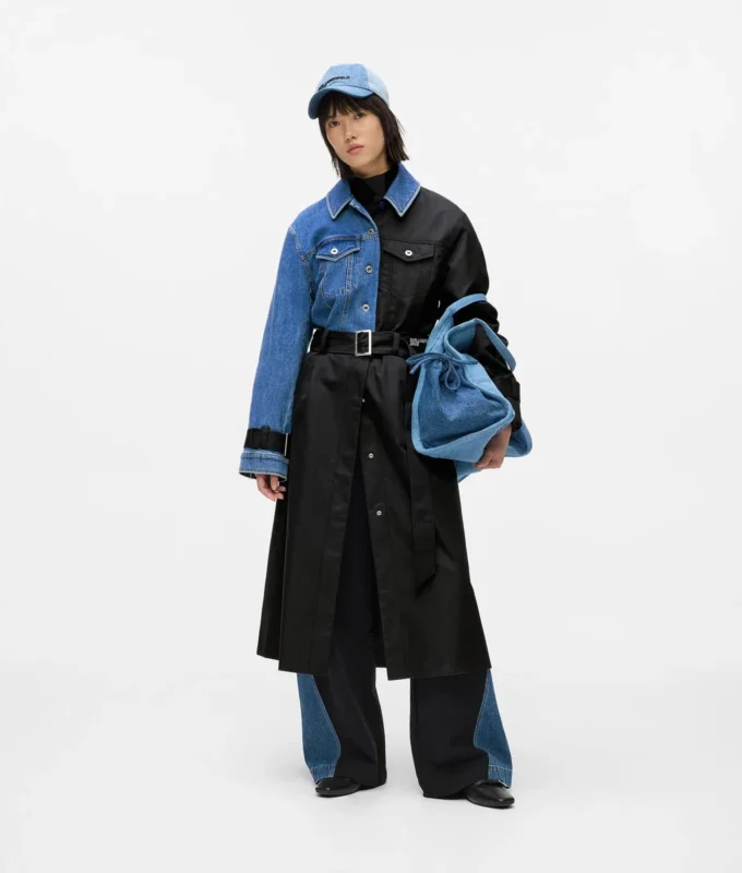 Trenchcoat med denimpaneler Trenchcoat med denimpaneler
