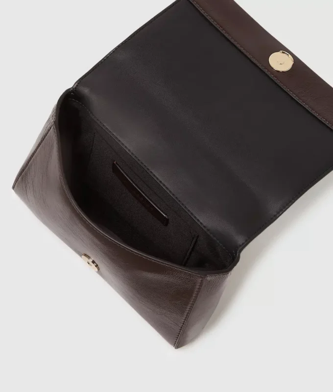 K/Autograph glansig crossbody-väska