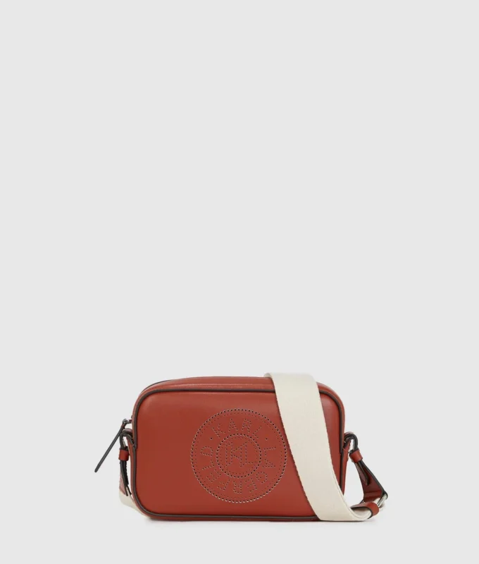 K/CIRCLE PERFORERAD CROSSBODY-VÄSKA K/CIRCLE PERFORERAD CROSSBODY-VÄSKA