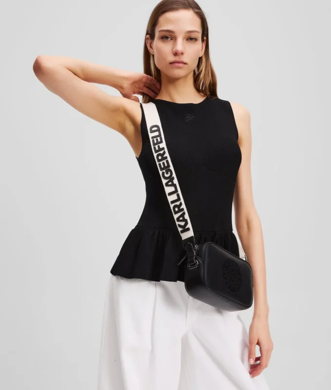 K/CIRCLE PERFORERAD CROSSBODY-VÄSKA K/CIRCLE PERFORERAD CROSSBODY-VÄSKA