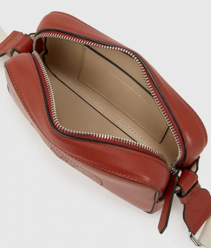 K/CIRCLE PERFORERAD CROSSBODY-VÄSKA K/CIRCLE PERFORERAD CROSSBODY-VÄSKA