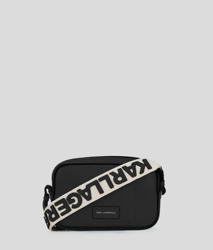 K/CIRCLE PERFORERAD CROSSBODY-VÄSKA K/CIRCLE PERFORERAD CROSSBODY-VÄSKA
