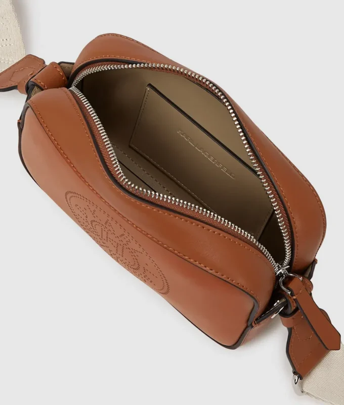 K/CIRCLE PERFORERAD CROSSBODY-VÄSKA K/CIRCLE PERFORERAD CROSSBODY-VÄSKA