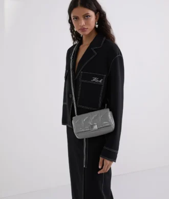 K/KUILT GLANSIG LITT CROSSBODY-VÄSKA