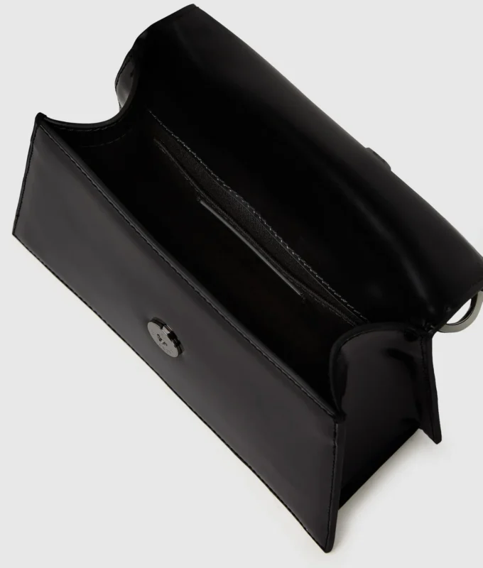 K/Signature liten crossbody-väska med nitar K/Signature liten crossbody-väska med nitar