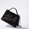 K/Signature liten crossbody-väska med nitar K/Signature liten crossbody-väska med nitar