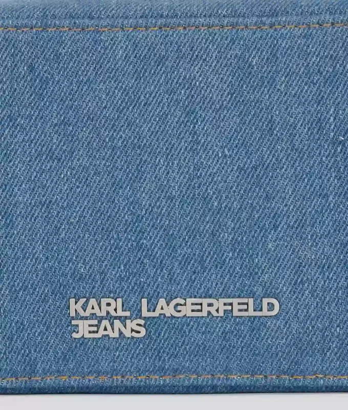 KAMERAVÄSKA I DENIM MED METALLLOGOTYP
