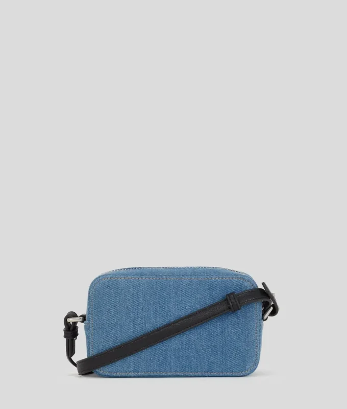 KAMERAVÄSKA I DENIM MED METALLLOGOTYP
