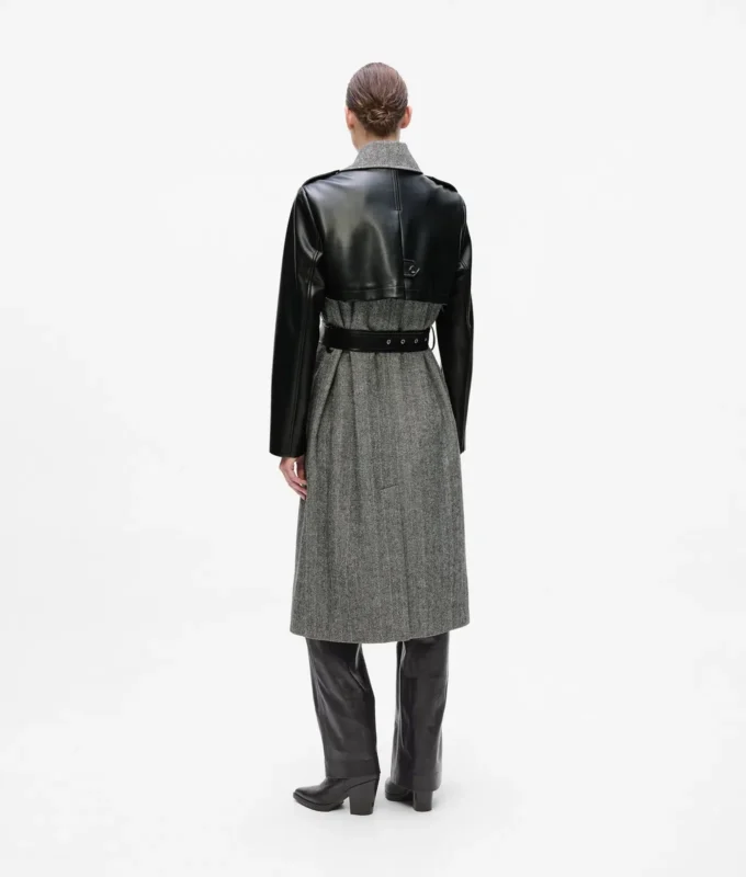Kappa i tweed och konstläder Kappa i tweed och konstläder