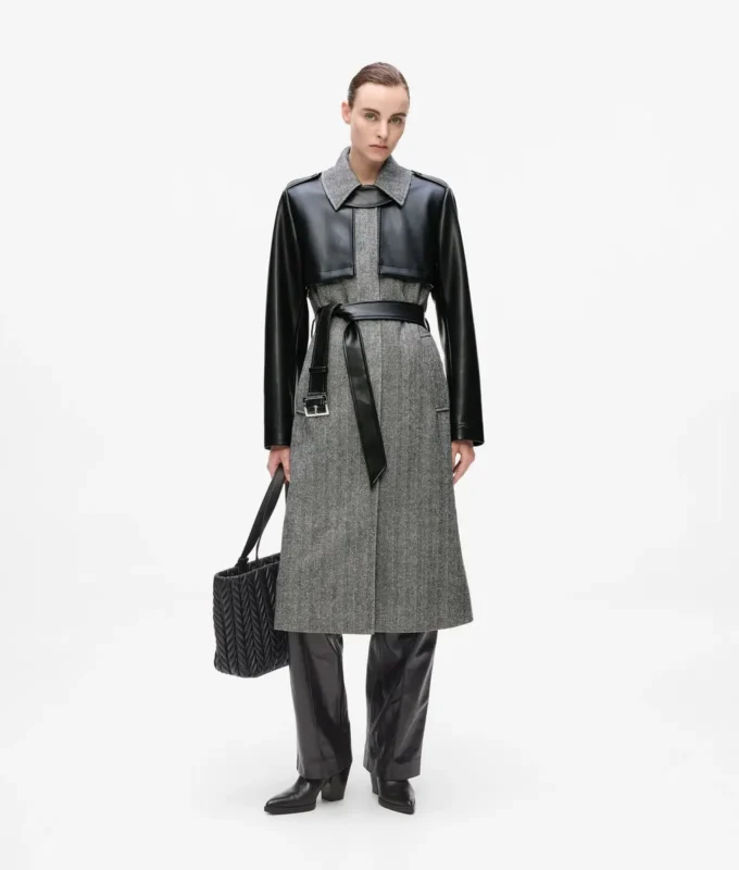 Kappa i tweed och konstläder Kappa i tweed och konstläder