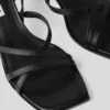 KARMEL SIGNIA SANDALER MED KLÄMMA KARMEL SIGNIA SANDALER MED KLÄMMA