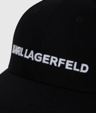 Keps med broderad logotyp