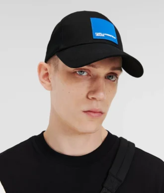 Keps med logotyplapp