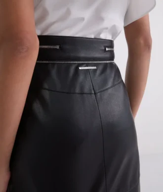 KJOL I KONSTLÄDER MED ZIP-DETALJER