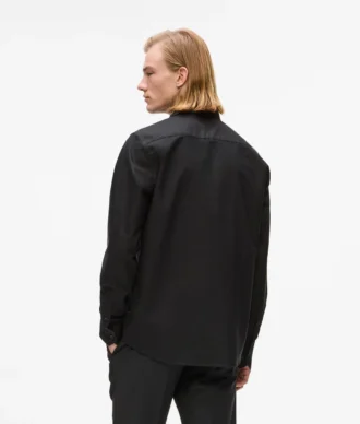 Klassisk svart skjorta Klassisk svart skjorta