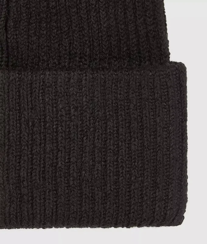 Lång mössa med logopatch
