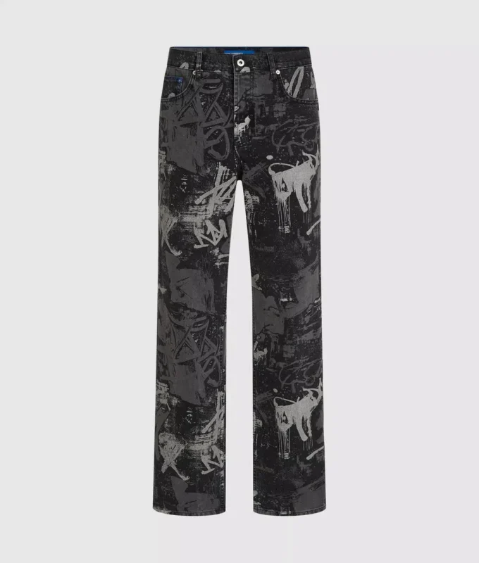 Lösa jeans med målarfärgseffekt