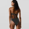 Metallisk bandeau-bikinitopp