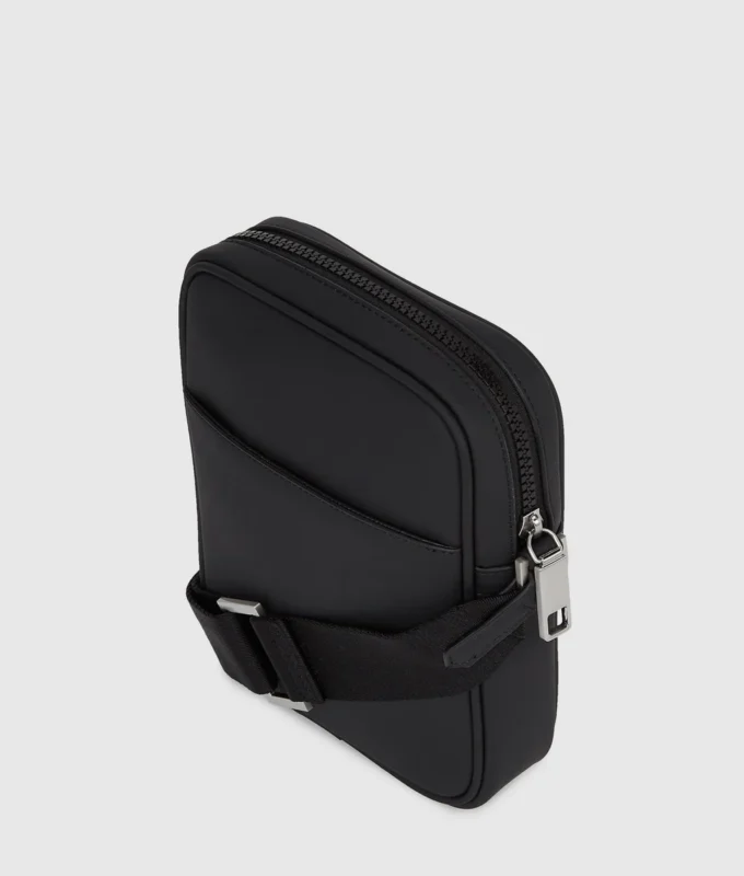 Minimalistisk crossbody-väska med logotyp Minimalistisk crossbody-väska med logotyp