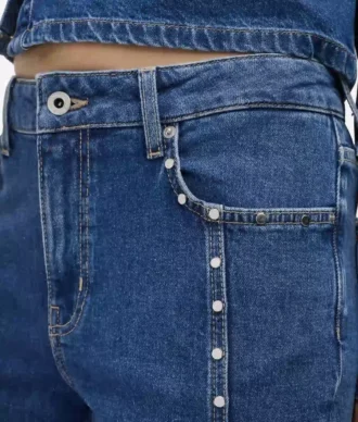 Mom jeans med nitar
