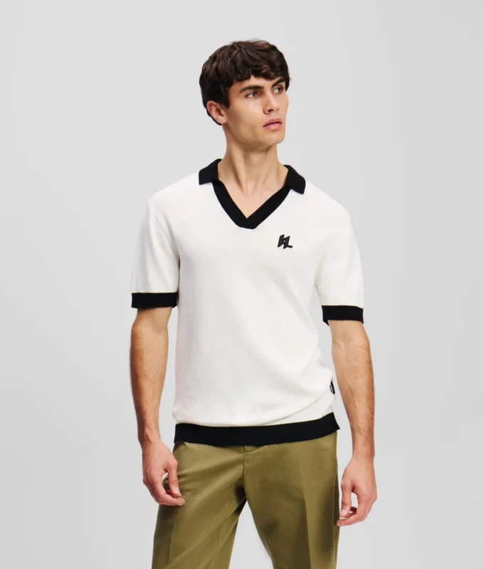 MONOGRAM-STICKAD POLOTRÖJA MONOGRAM-STICKAD POLOTRÖJA
