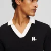 MONOGRAM-STICKAD POLOTRÖJA MONOGRAM-STICKAD POLOTRÖJA