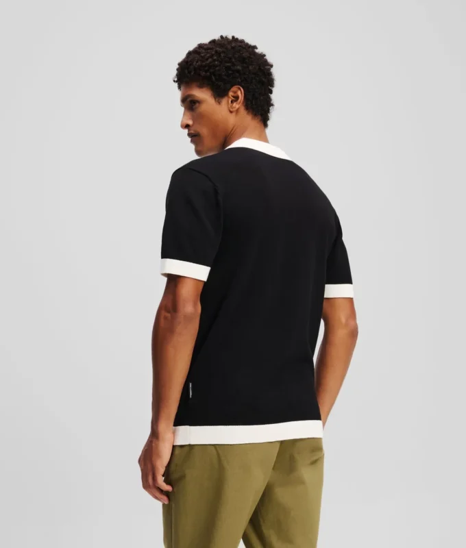 MONOGRAM-STICKAD POLOTRÖJA MONOGRAM-STICKAD POLOTRÖJA