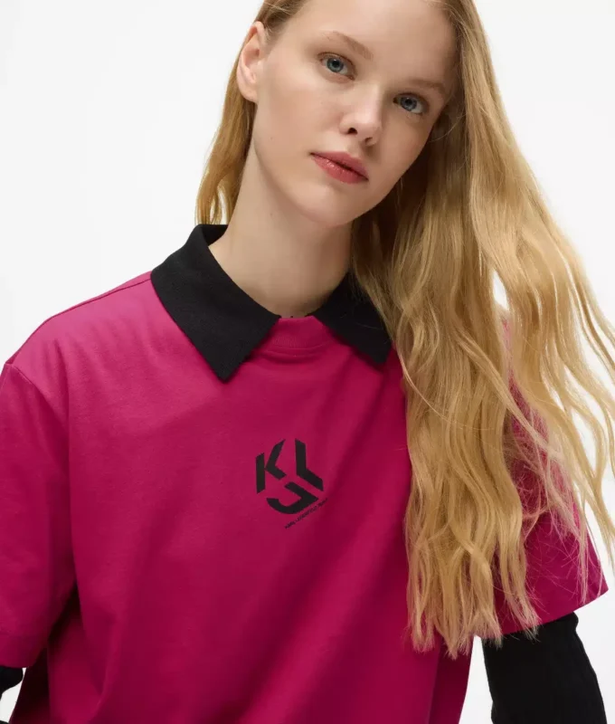 Monogram-T-shirt med normal passform Monogram-T-shirt med normal passform