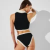 MONOKROMA BIKINITROFFELER MED HÖG MIDJA