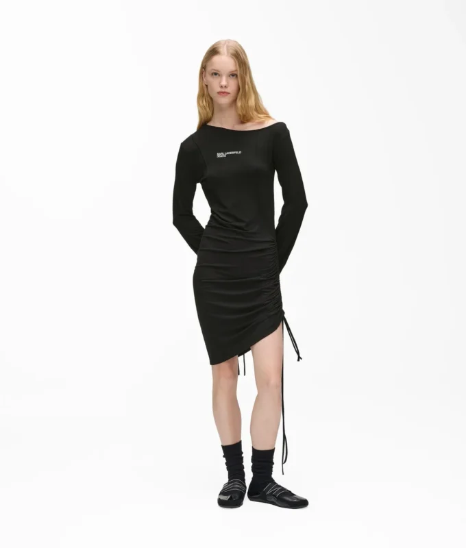 Off-shoulder-klänning med dragsko Off-shoulder-klänning med dragsko