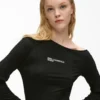 Off-shoulder-klänning med dragsko Off-shoulder-klänning med dragsko
